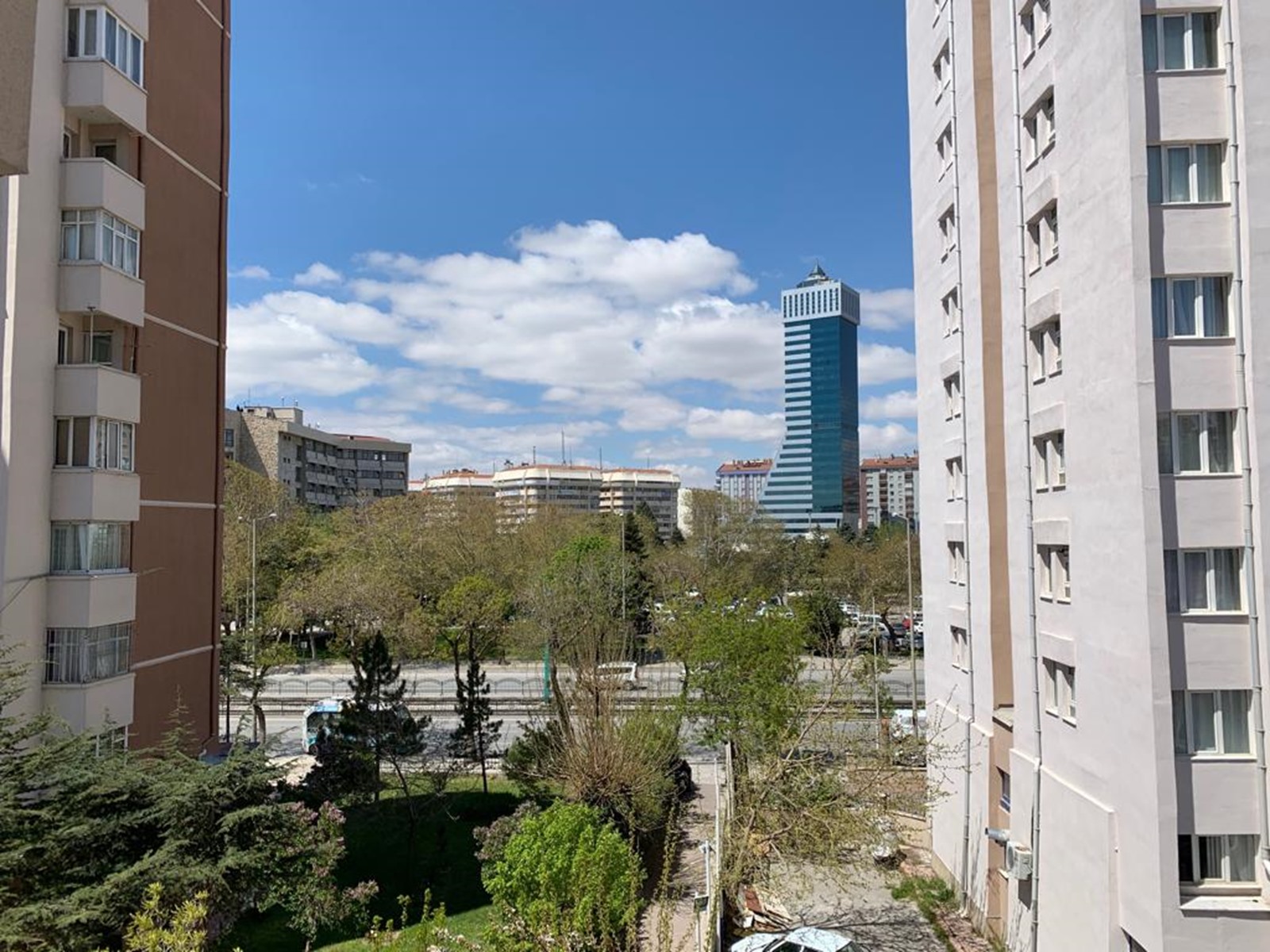 NUMUNE HASTANESİ TRAMVAY HATTI ÜZERİNDE 2+1 KİRALIK DAİRE