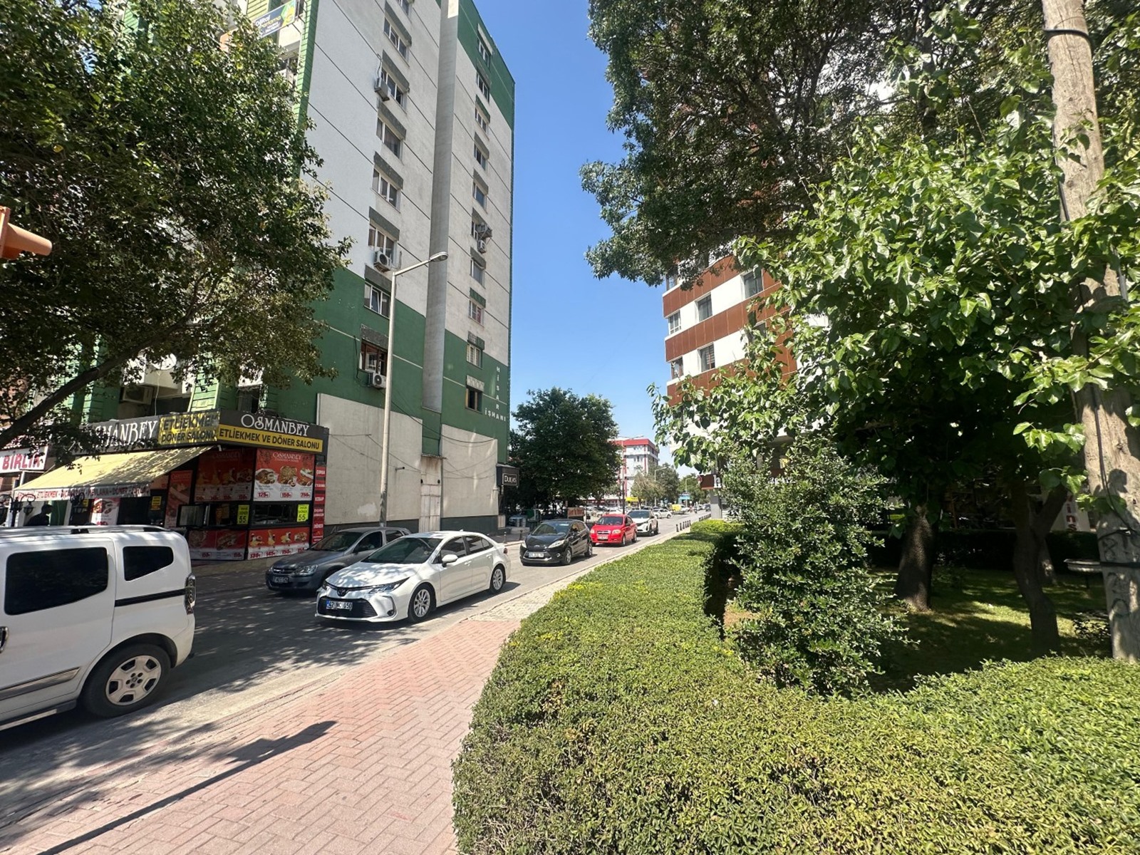 NUMUNE HASTANESİ CİVARI TABELA YERİ OLAN KİRALIK 1+1 OFİS