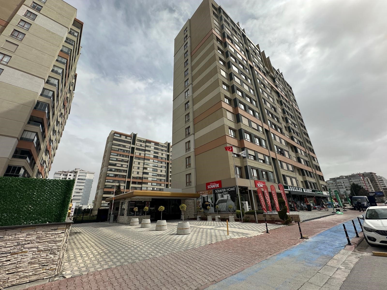 SELÇUK MAH LÜKS SİTEDE KİRALIK 4+1 225 m² DAİRE