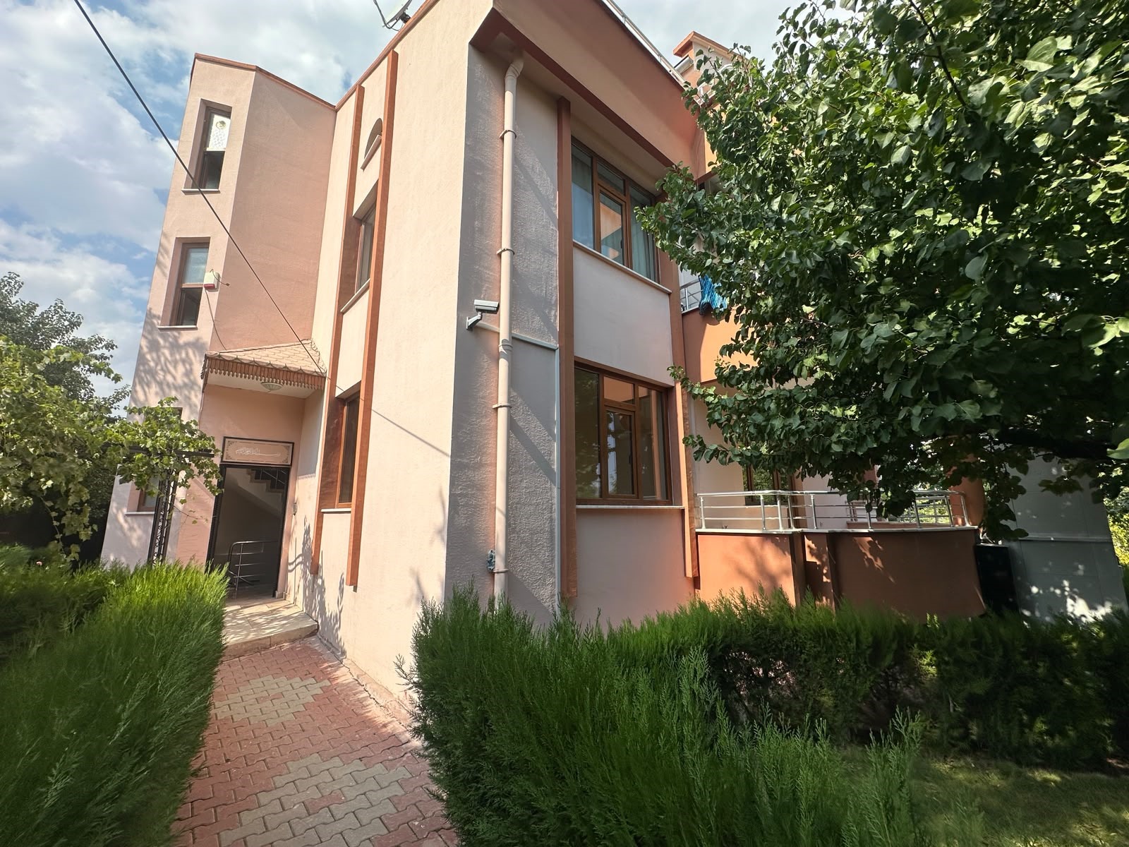HANAYBAŞI MAH MERAM TIP FAKÜLTESİ GÜZERGAHINDA 4+1 KİRALIK DAİRE